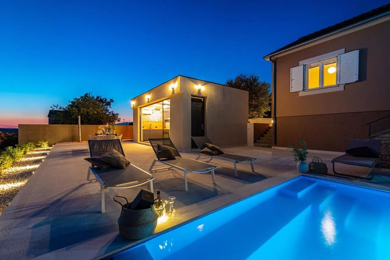 Villa Matea - Heated Pool, Peace, View 0*, Pridraga Croatia